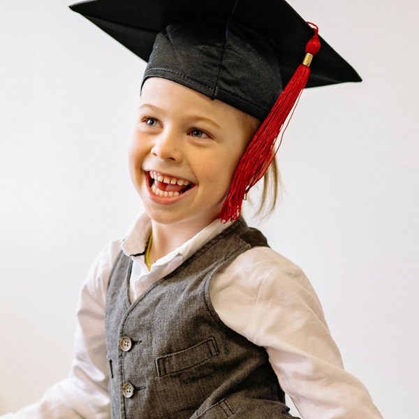畢業100個祝福話語！從幼稚園到大學，有成語、名言到趣味互動，讓妳除了「畢業快樂」還能傳遞更多祝福