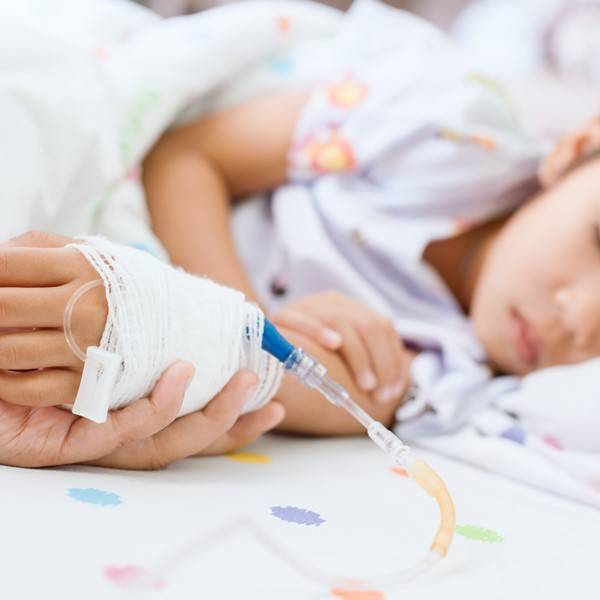 孩子高燒不退、體重莫名下降⋯卻找不到原因？醫列「9大警訊」恐罹癌