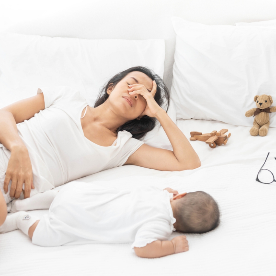 職業婦女身心俱疲，下班後只想躺平，卻背負「沒有好好陪孩子」的內疚。拒絕孩子的遊戲邀約，請不要自責，你不是壞媽媽