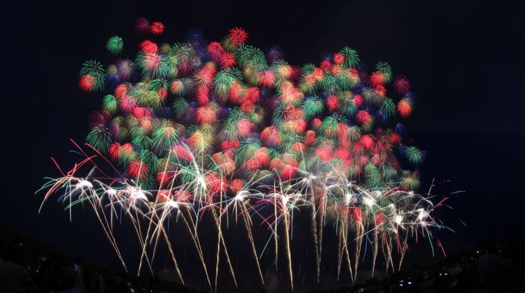 閃耀海岸的跨年夜！2026新北「跨河煙火」首創淡水、八里雙舞台規模，親子行程建議這樣玩