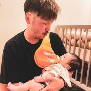 林柏昇KID搞笑「偽親餵」，不少爸爸真的很想嘗試啊！分擔老婆育兒重擔，看看日本的發明