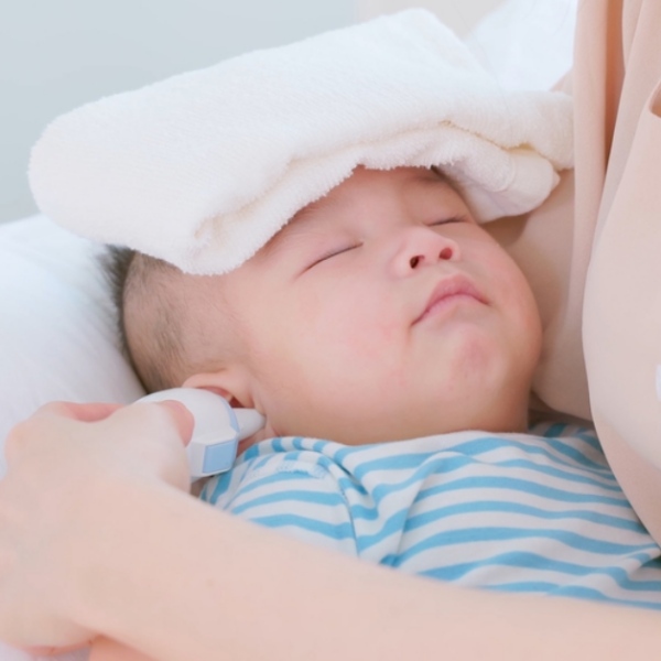 孩子狂高燒不退＋狂咳， 提高警覺是否為「人類間質肺炎病毒」所致