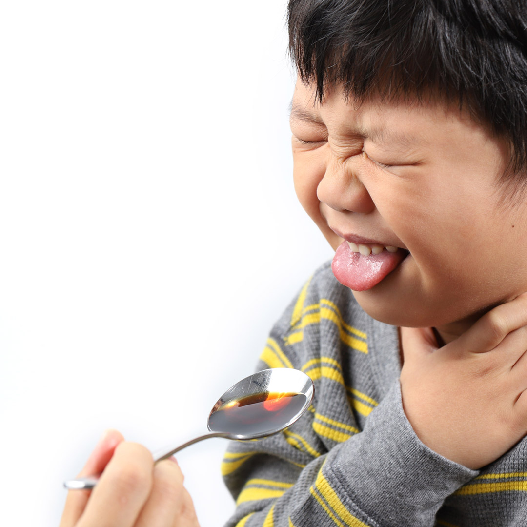 小孩吃藥能配果汁？醫揭「只有這1種安全」 這4類是大忌千萬別碰