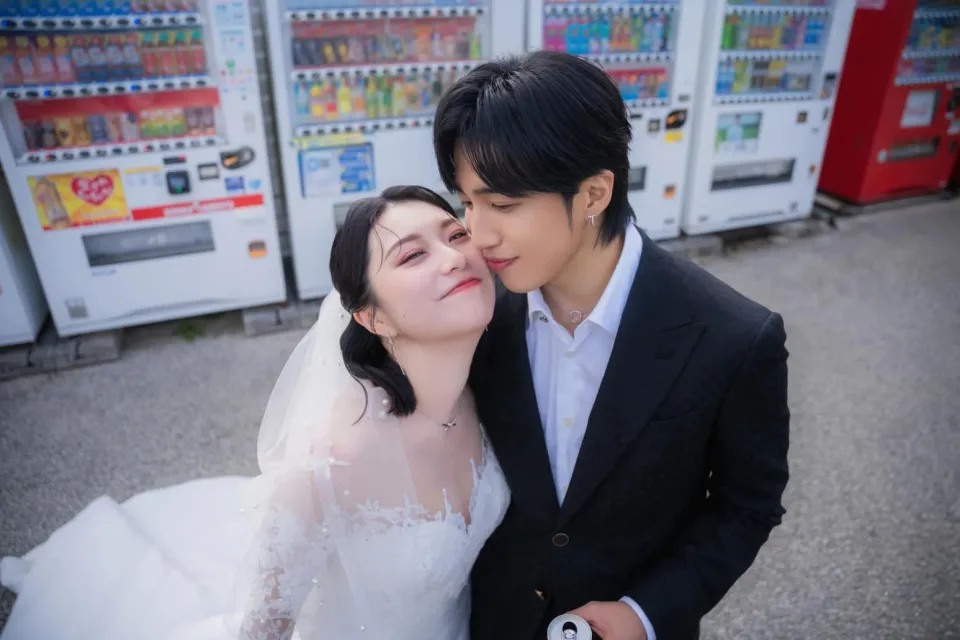 婁峻碩、焦凡凡宣布懷孕！同天生日的兩人，也在914演唱會上公布超音波照，比偶像劇還甜