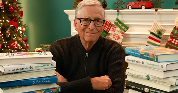 頭腦比不了，就和比爾蓋茲看同一本書！比爾2025年最喜歡的5本書是它們