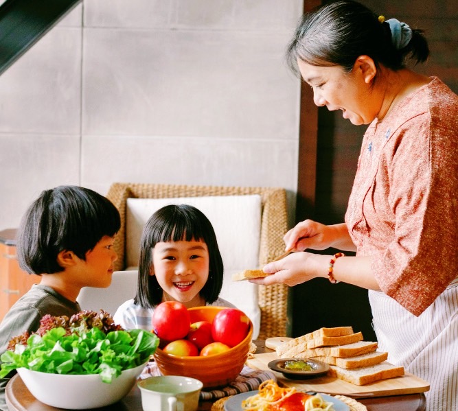 9項食物不鹹卻藏高鈉危機！孩子最愛的鮮奶吐司、玉米濃湯都中標，高敏敏營養師揭露：3大減鈉小技巧讓飲食更健康