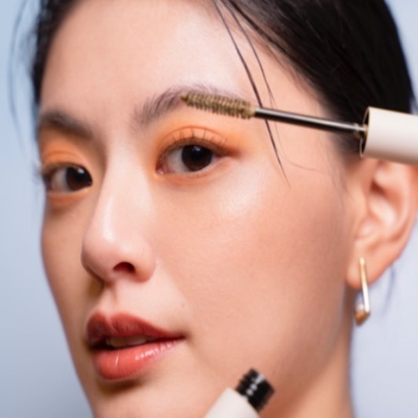 2024裝嫩就要這顏色！彩妝師透露：只要擁有這兩個單品，拜年走春最吸睛