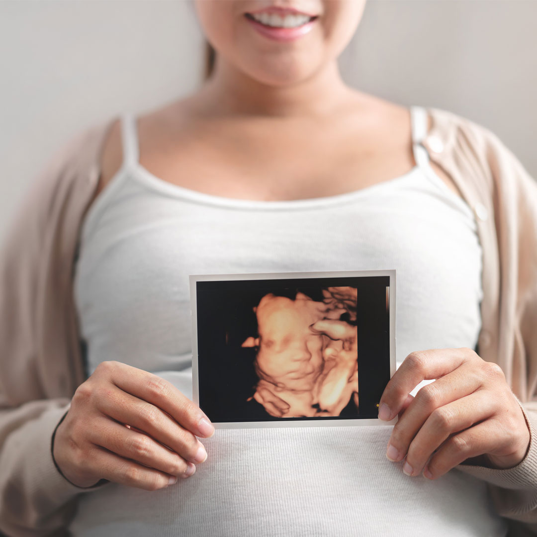 洪小鈴46歲懷孕、林志玲47歲當媽，女性生育年齡有上限嗎？高齡拚生子先看3條件