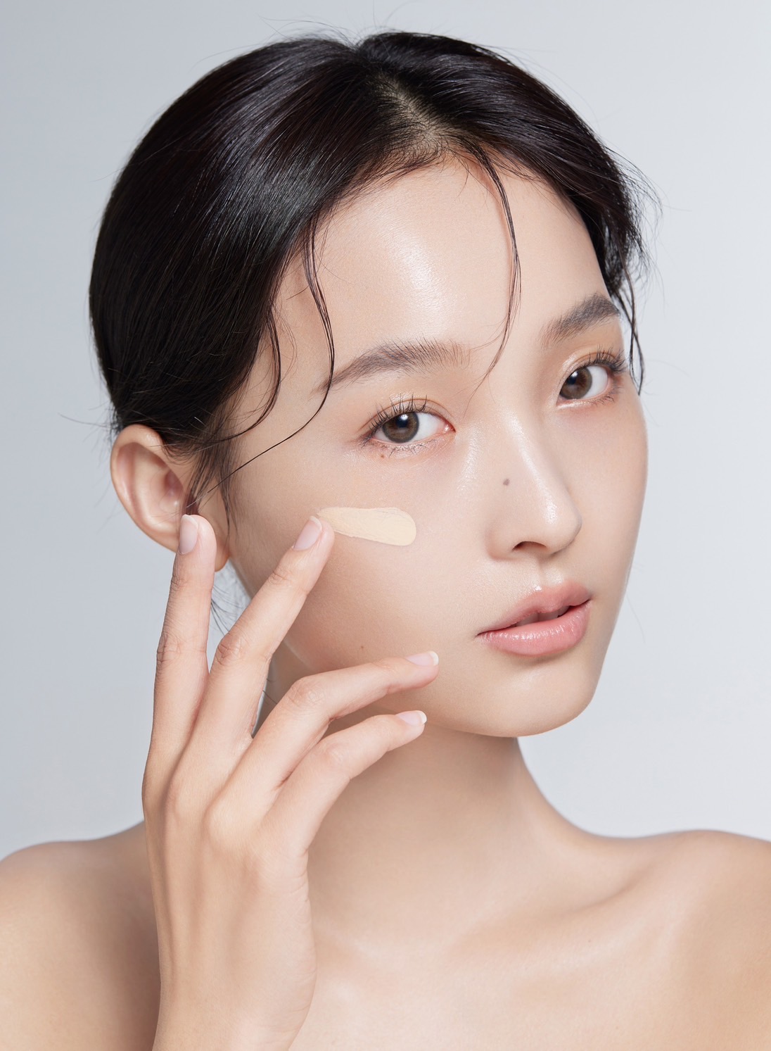 OGUMA水美媒25週年，紀念瓶×底妝新品同步亮相！打造初夏水潤肌膚與光潤底妝