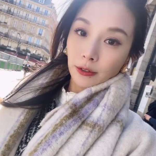 艾莉絲出差兒子崩潰哭喊，快回來當我媽媽！她告訴孩子我不只是你媽媽，我還是我