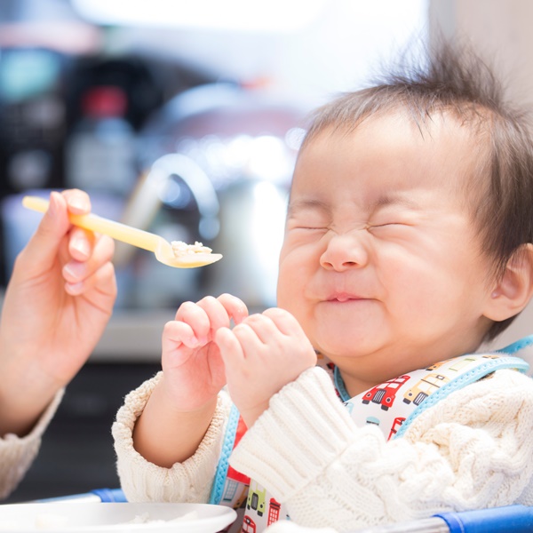 寶寶副食品怎麼吃？小兒科醫師建議「少量多樣化」，讓孩子願意吃