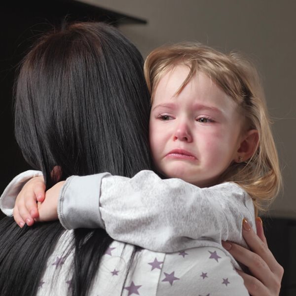 1 歲乖、2 歲鬧、3 歲唱反調！小小孩聽得懂大人在說什麼嗎？大人話要怎麼說孩子容易懂？