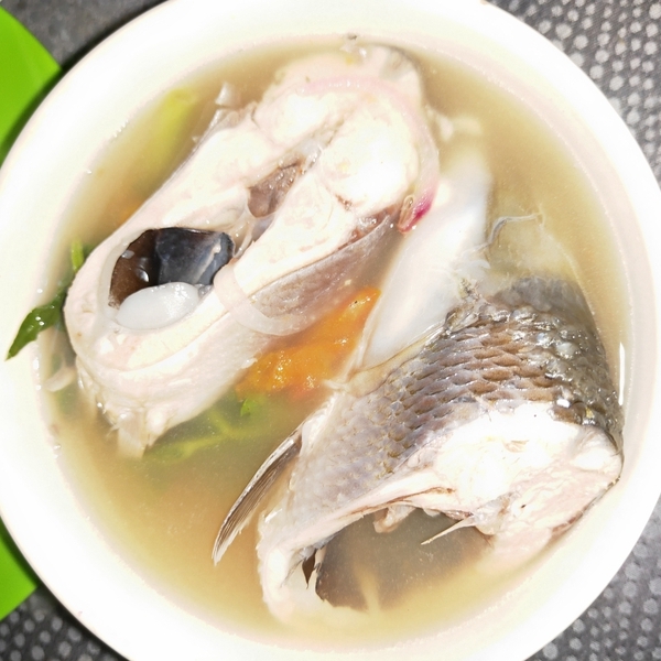 虱目魚「3低」，2營養素比鮭魚還高！用手摸一摸，新鮮的魚表面有「這個」