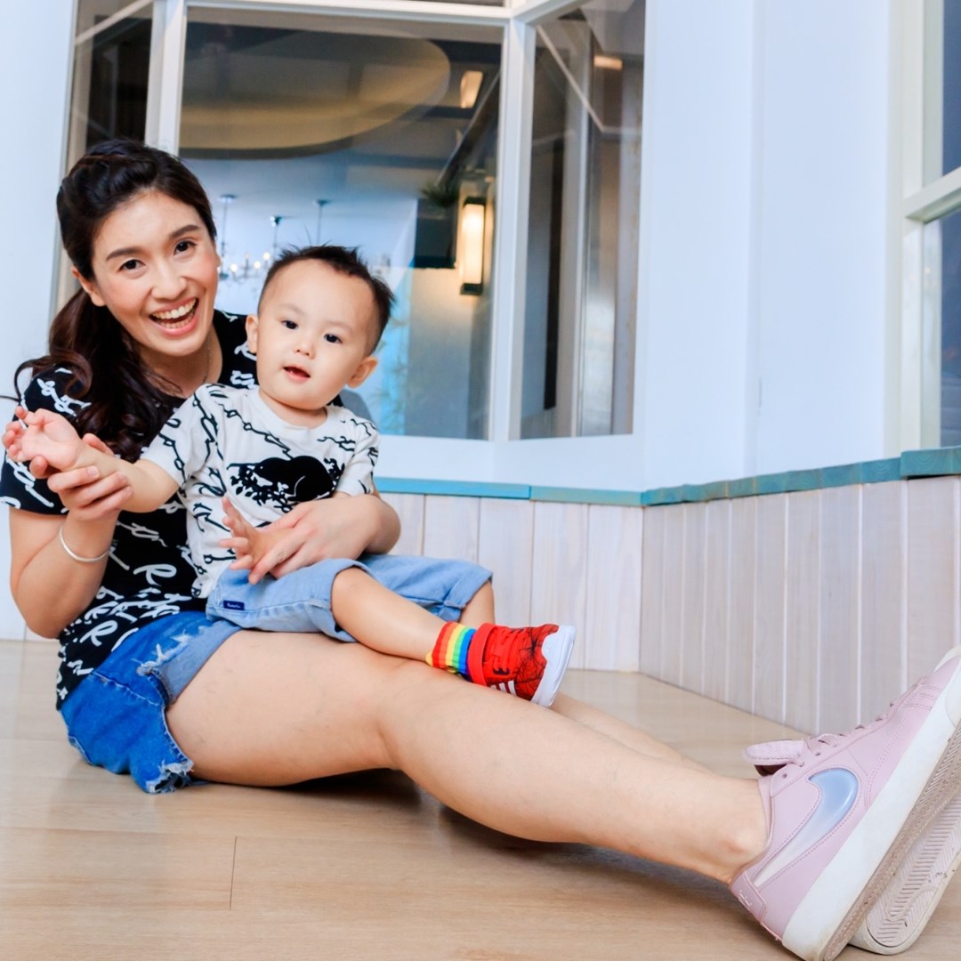 【Cool Parents】這世界上沒有人比我更適合當他的媽媽！愛無界線，超越血緣、跨越疾病，歷經三年繁複程序，單身兒科醫師王杏安如願把罕病童變長子