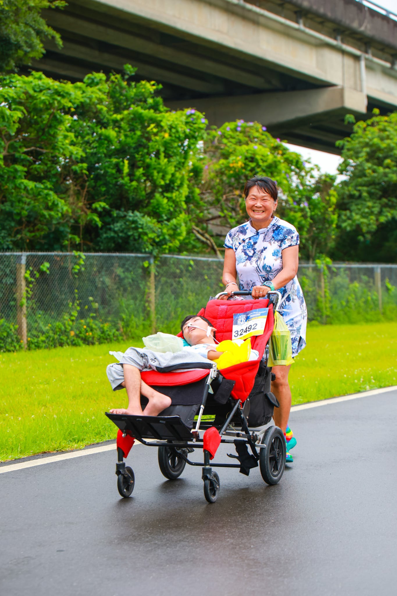 「小比去天上當小天使了」跑遍台灣馬拉松的母子檔，腦麻兒小比離世！媽媽沉痛宣布噩耗....