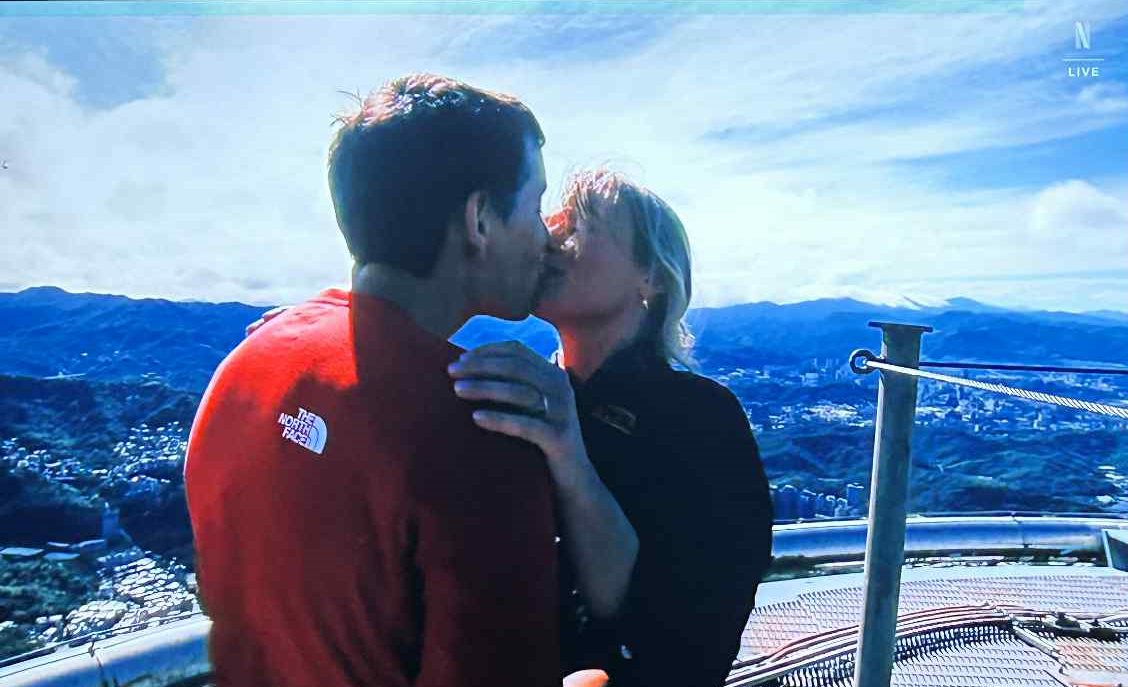 Alex Honnold 徒手攀登台北 101成功登頂！他也是兩個女兒的爸爸，站在地面相信他的老婆，是真正的英雄