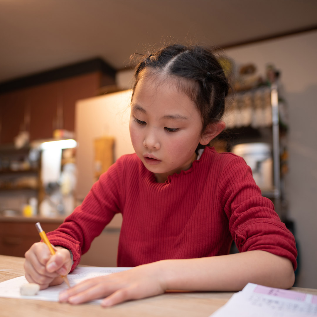 孩子寫功課拖拉，到底是過動還是不專心？醫教你3點判斷是否ADHD