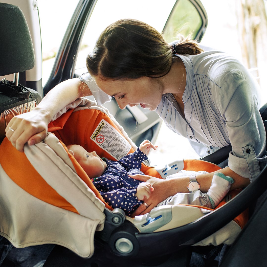 【魚丸醫師的媽媽經】不怕一萬，只怕萬一！小孩坐車就是要坐汽車安全座椅