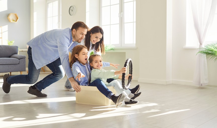 孩子甩賴要你幫忙？請給他溫柔的理解 ! 別怕奪走他的力量，因為只有你能讓他感受到，那份被愛的能量，正也是成長的關鍵