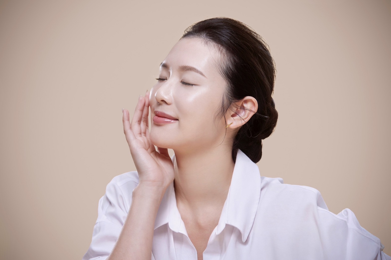 「一條洗面乳用到底，這樣好嘛！？」、「卸妝洗臉一步驟，不行嗎？」迎夏必學洗臉卸妝好習慣，加碼臉部清潔淨亮推薦