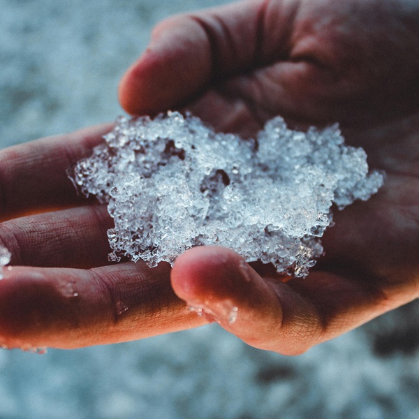冬天手腳冰冷不是體質差，而是身體在自保！醫曝「暖得起來」關鍵5做法