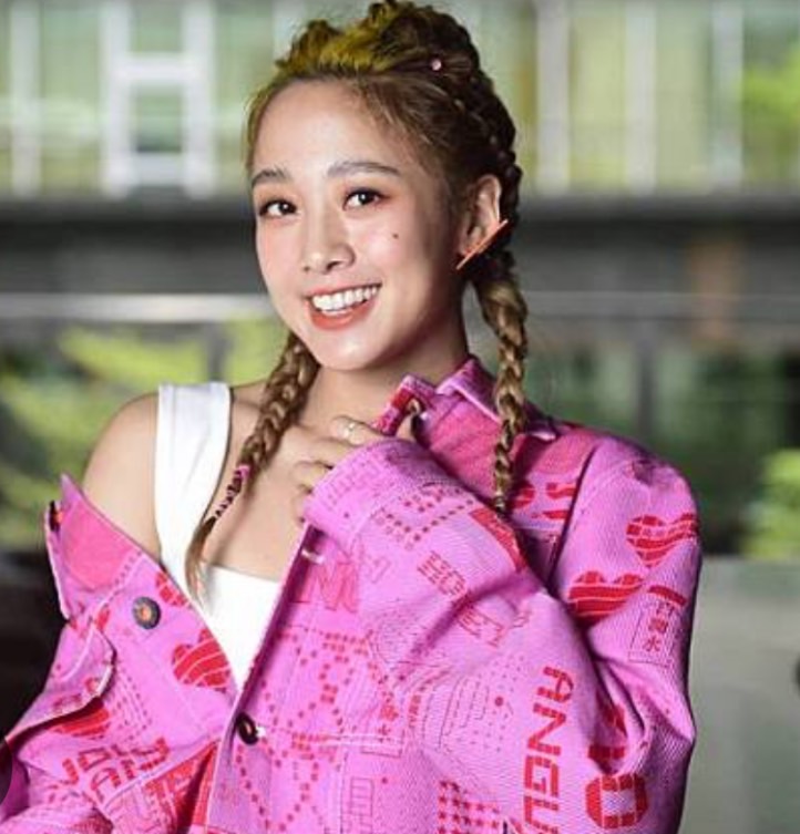 鬼鬼無預警拋出生女喜訊，限動澄清，「我沒有結婚，不要再問了！」意外引發單身女子生育話題