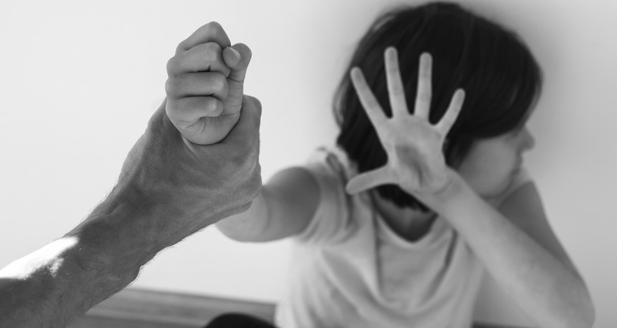 又見幼兒遭虐！新竹市香山區幼兒園疑多名幼童遭老師體罰，木棒擊打、老師搧巴掌