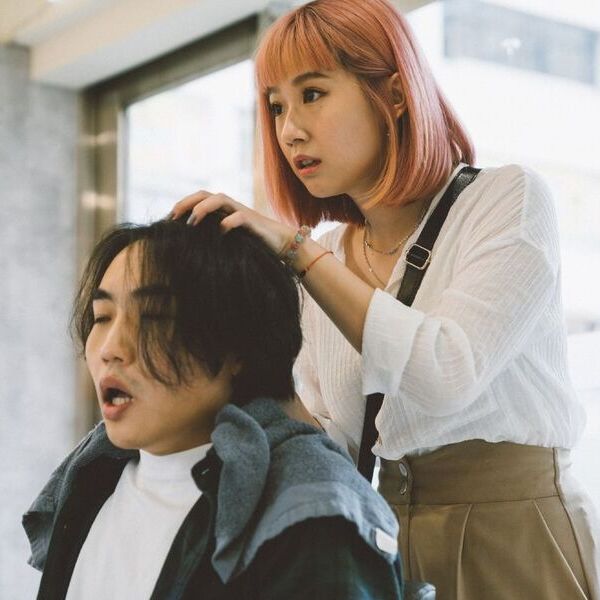 20歲時父親「猛爆性肝炎」猝逝，方志友被迫長大扛起家計，25歲早婚生子…她將這些生命體驗當成演員的養分