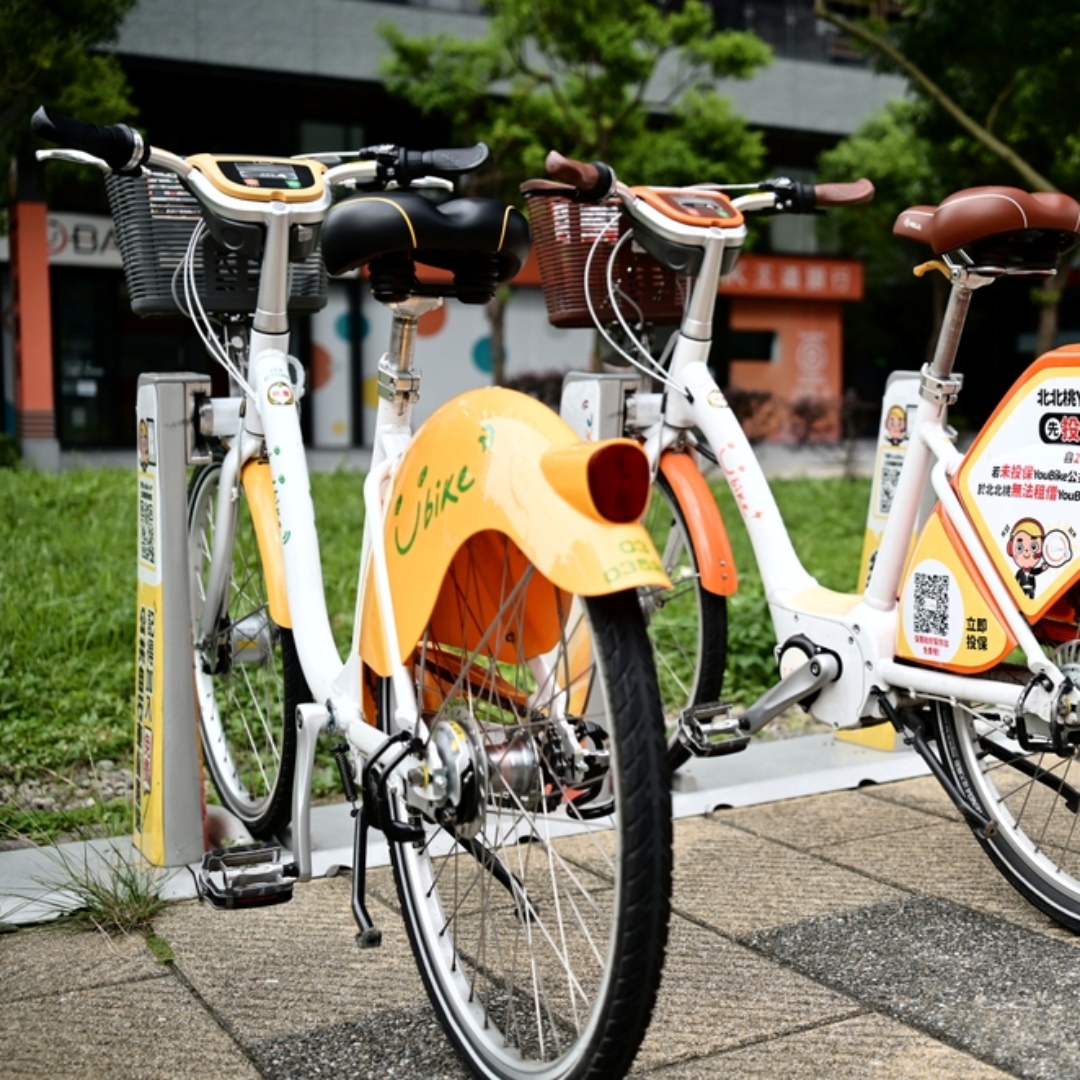 YouBike能不能騎上人行道？網友與法規各有話說，騎錯最高罰1200