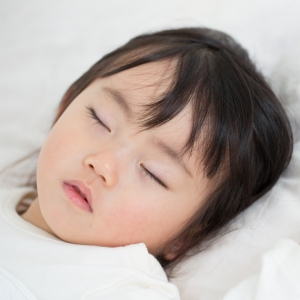 幼兒拒絕午睡怎麼辦？不睡晚上又鬧情緒！何時可以不用午睡？