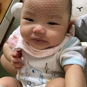 寶寶剛睡醒的樣子最可愛了！疑？