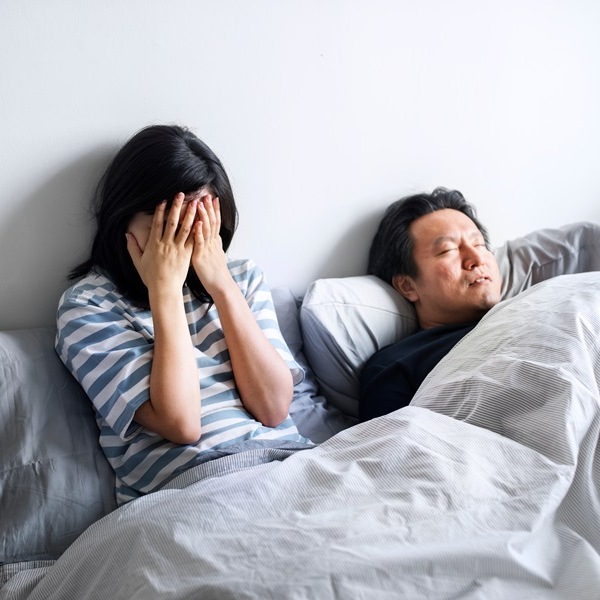 婦女「舌頭麻刺」竟是更年期症狀！醫揭「2重點」判斷是否更年期