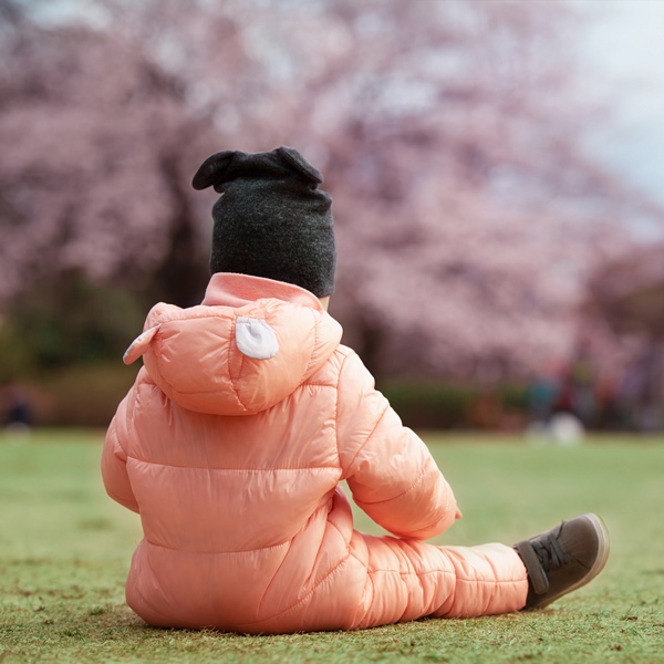 冬季照顧嬰幼兒寶典，居家戶外注意9件事！小心過度保暖增加嬰兒猝死症的發生