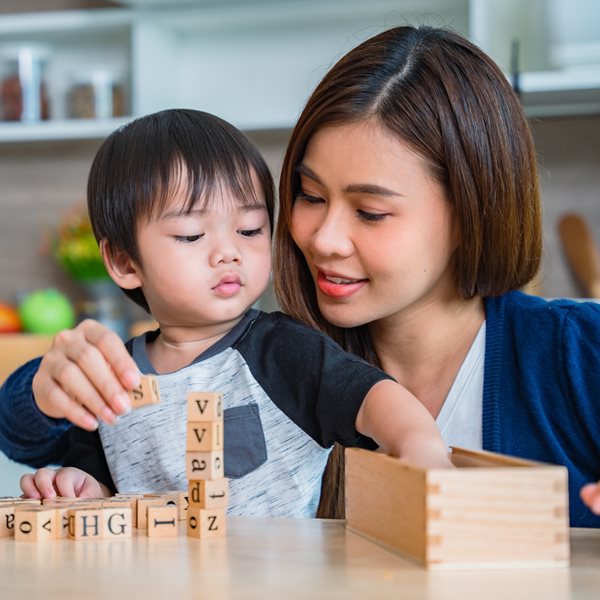 父母最強說話術！你可以試著這7種方法，讓孩子感受被認同，他的成就感與快樂感會大大提升