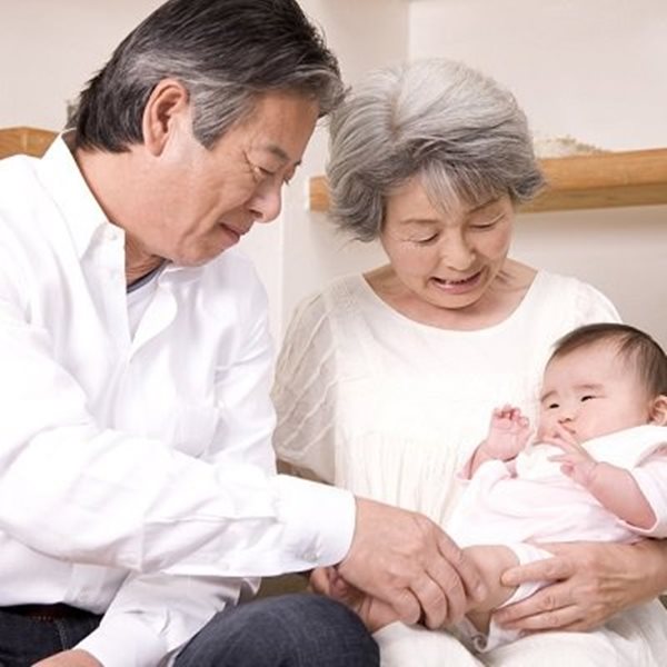 父母都有一輩子的焦慮症！？研究：就算孩子長大，身為爸媽就是會擔心，會睡不好！