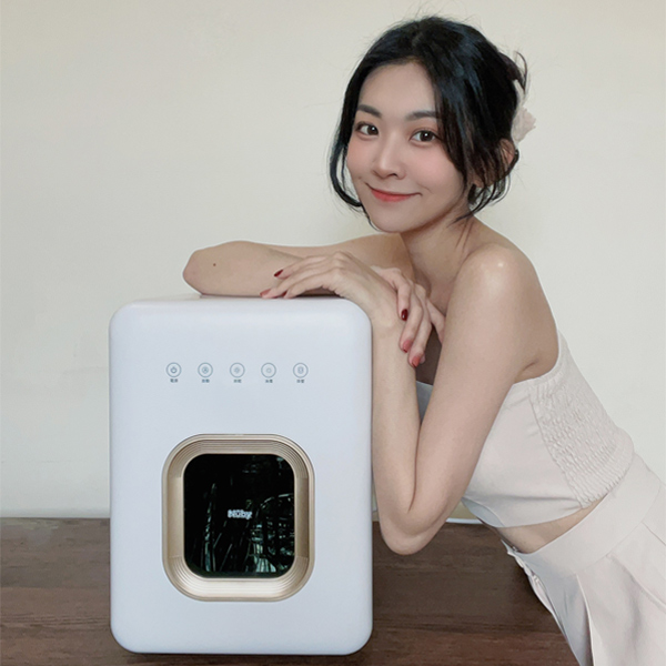 獲KOL媽媽們大力推薦！兼具白色時尚與功能的「Nuby智能紫外線殺菌烘乾機」，消毒烘乾不再是件心累的事～