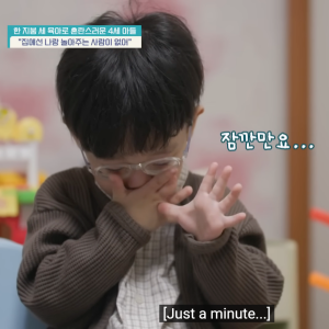 媽媽不喜歡我....4歲男孩說完掩面哭。爸爸下班不理他，媽媽忙著顧妹妹。大寶其實很寂寞......