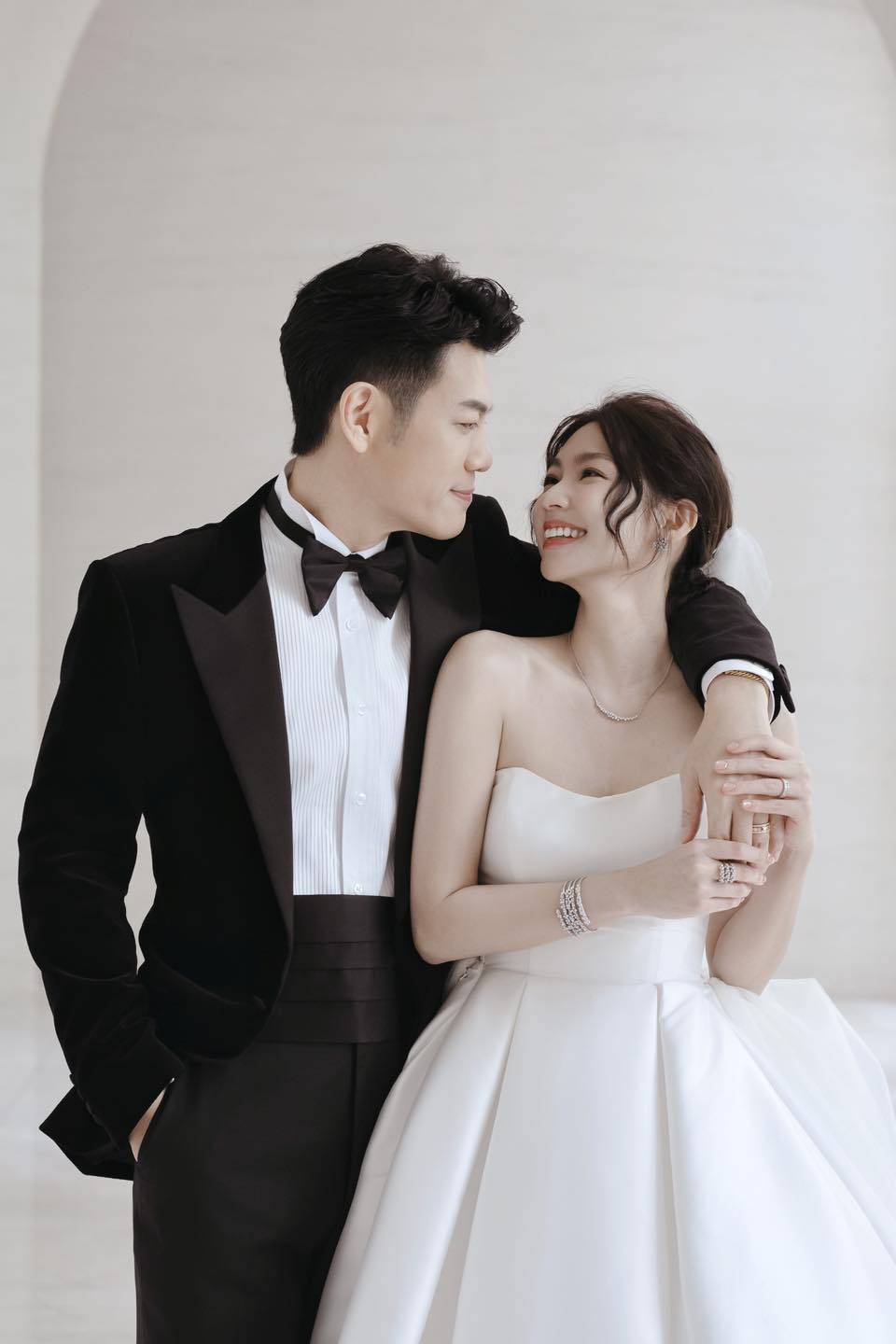 曾智希第一次見婆婆，靠這一招擄獲婆婆心。陳志強在婚禮上用康乃馨為癌逝母親留位置