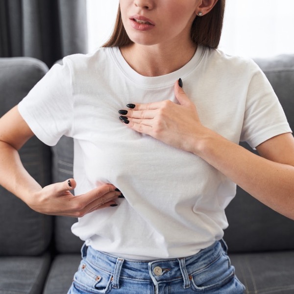 胸部按壓會痛？乳房痛？單側乳頭痛？怎麼判斷跟乳癌相關及乳房可能疼痛的原因！