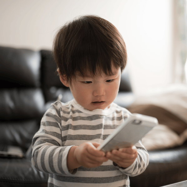 何時適合給孩子手機？心理師揭「3C教養守則」避免小孩網路成癮