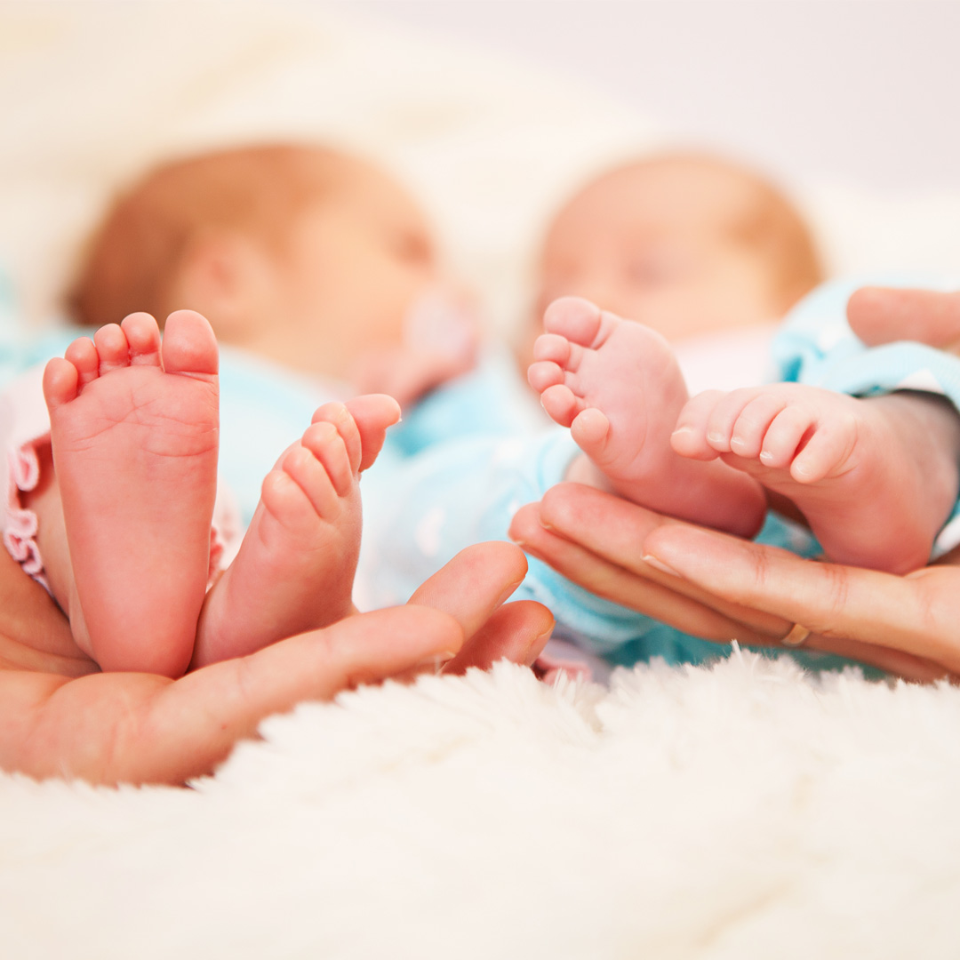 雙胞胎「相隔111天出生」創紀錄！醫揭罕見「延遲生產」安胎關鍵