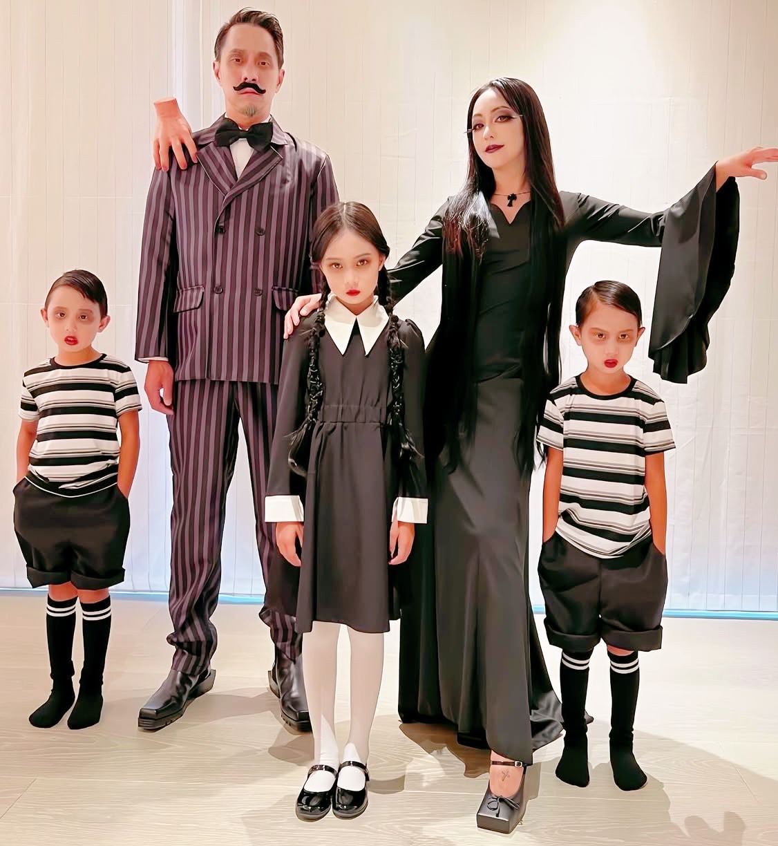 國內外最強親子穿搭，原來可以美成一幅畫 ! 最日常的「曬小孩」，親子服讓女兒兒子就像小小的妳