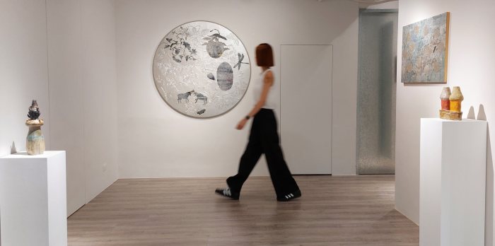 當家庭記憶化為藝術能量：小出直毅、風能奈奈日本當代藝術雙人展登台，在靜謐與靈動中開啟藝術對話