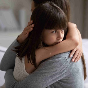 孩子乖巧很懂事未必好！心理師：「懂事的本質是一種討好。」