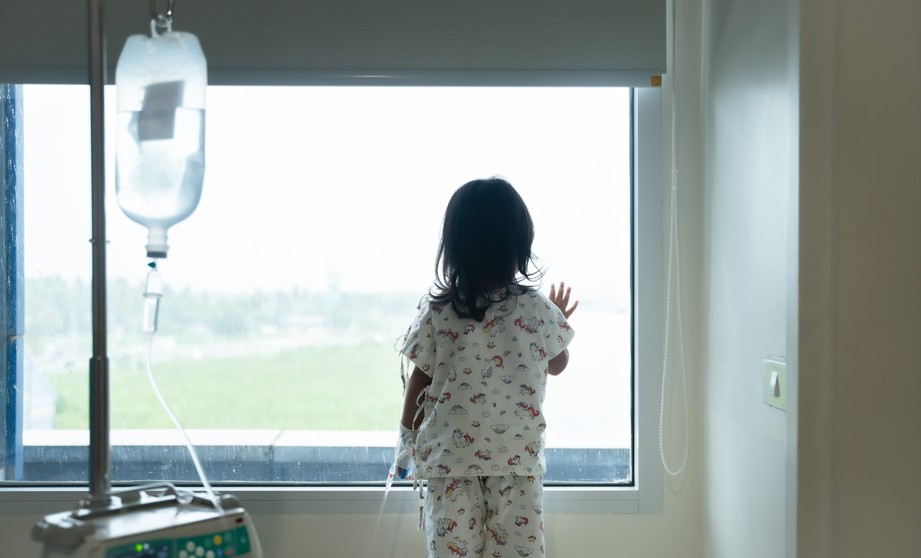 3歲男童小恩碩「等不到病床4個月死亡」！父母痛哭：罹白血病的寶貝，再也無法睜開眼睛