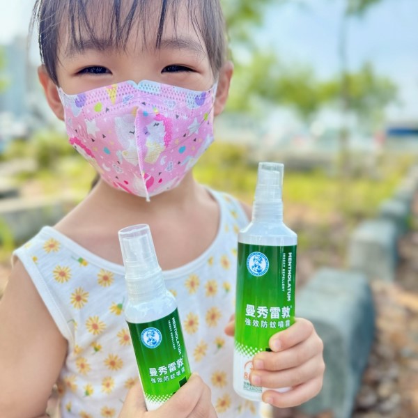 回購意願百分百！百位媽媽一致推薦「曼秀雷敦強效防蚊噴霧」，長效防蚊且安全溫和，觸感清爽孩子不再抗拒～