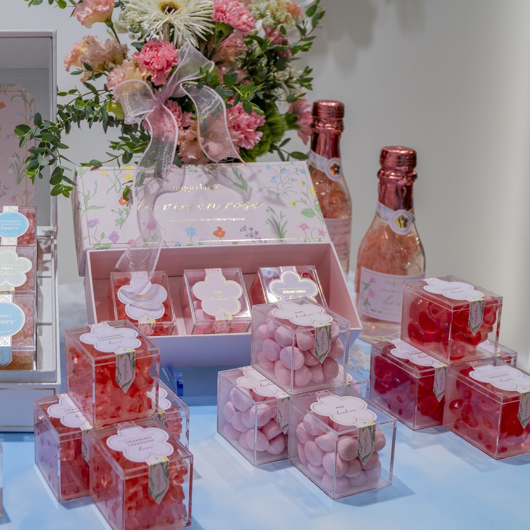 母親節用sugarfina「玫瑰人生」系列草莓風味軟糖，慰勞自己，孝敬媽媽，把整顆心「甜」滿祝福！