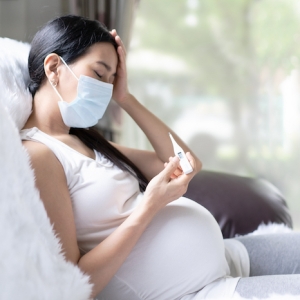孕婦為罹患登革熱重症的高危險群！近日新增「母子垂直感染」個案，專家建議穿「淺色系長袖衣褲」防蚊