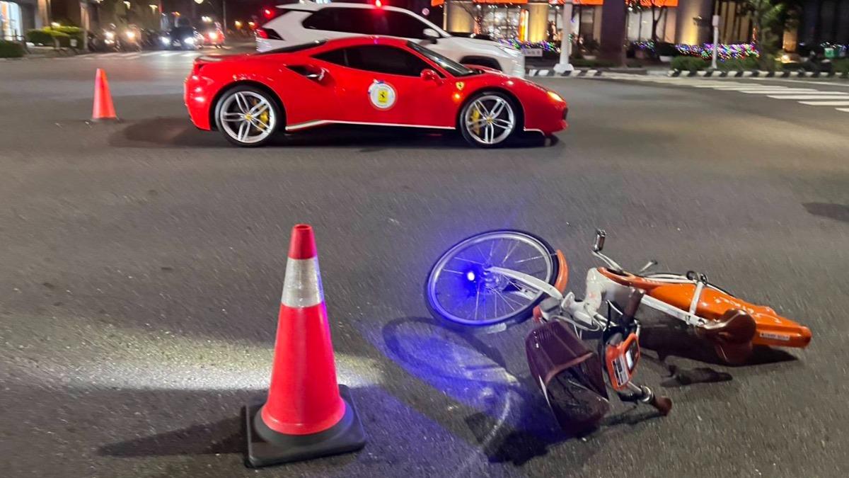 11歲孩子騎Ubike擦撞千萬法拉利，爸媽心痛付維修費！家長都該教會孩子的「腳踏車路權」