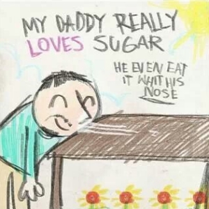 「我爸爸超愛吃糖！甚至還用鼻子吃！」孩子用畫筆記錄這一幕，爸爸冏了……